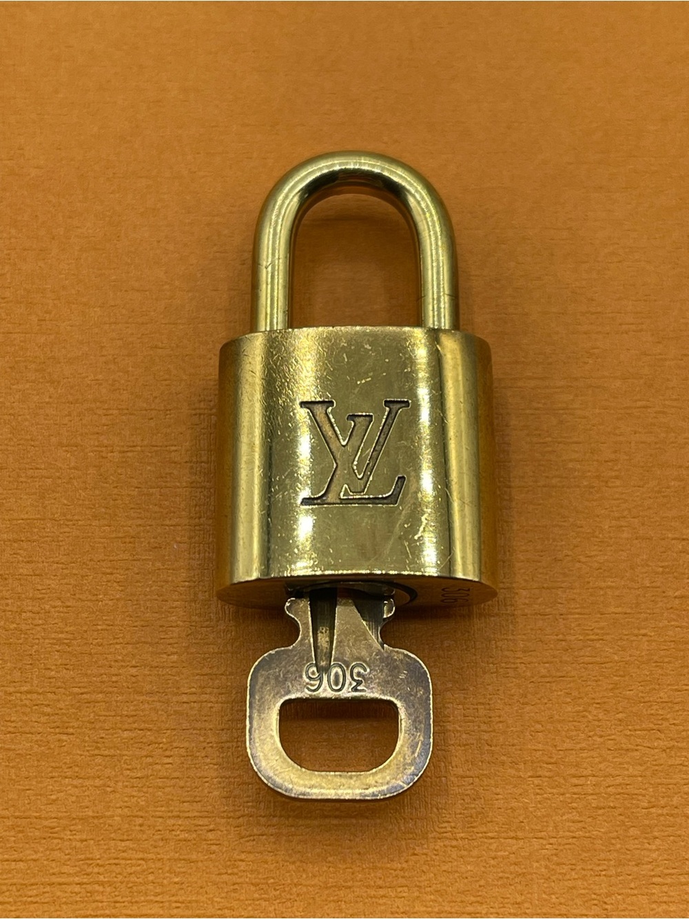 Louis Vuitton Lock and one Key #306 Gold Tone Cadena for Speedy Alma Bag LV🔐